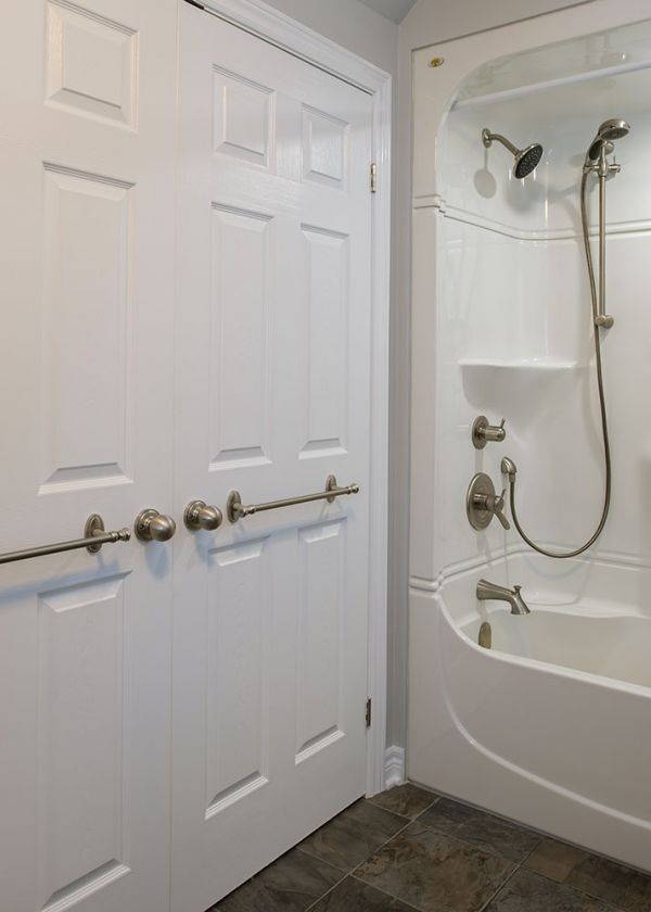 sjr84bathroom6AE0A147-D0CB-D46E-2B52-7104EEBC62AE.jpg